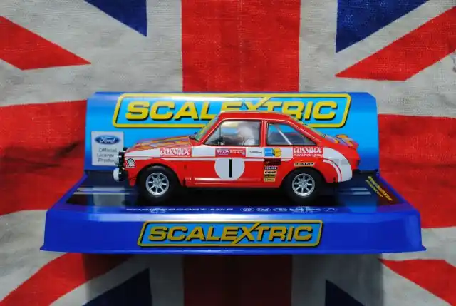 Tijdelijk Beschikbaar ScaleXtric C3483 Ford Escort Mk.2 Roger Clark; Welsh Rally Winner 1975